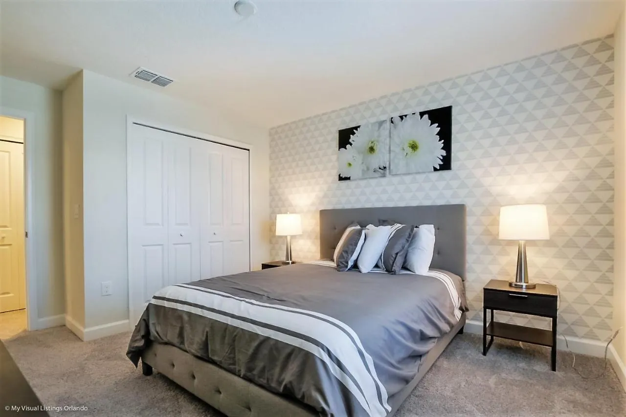 1572Sd00 Villa Four Corners